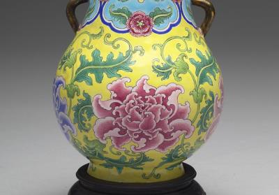 图片[2]-Painted enamel lidded jar with two handles, Qing dynasty, Qianlong reign (1736-1795)-China Archive